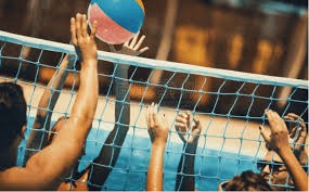 为什么职业选手在牌桌上话很少？解析“信息保护”的重要性。（职业牌手为何在牌桌上少言：信息保护的关键意义）