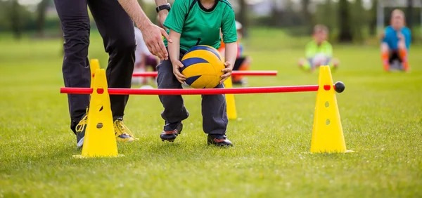 开抢！美媒更新交易市场TOP5大鱼：快船追浓眉+勇士有意数人