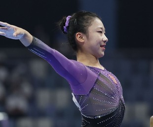 雄鹿伤情：字母哥因左脚扭伤缺席对阵掘金的比赛，利拉德因血栓无限期缺阵